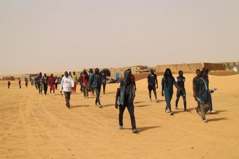 People on the move in Assamaka, Agadez (GIF) refugee asylum seeker idp niger