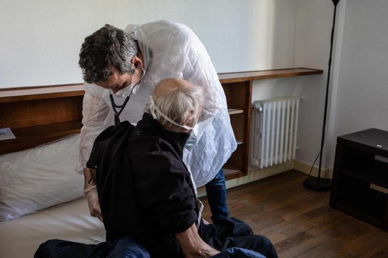 MSF fournit une assistance médicale dans les centres Covid+ en Île-de-France