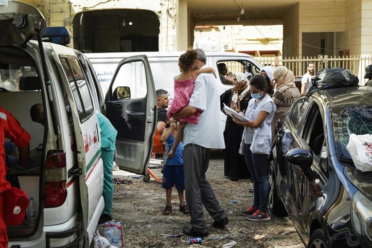 Les équipes MSF se mobilisent dans les quartiers de Mar Mikhaël et Karantina, où elles fournissent un soutien médical, dont un volet de santé mentale, aux personnes victimes de la catastrophe.