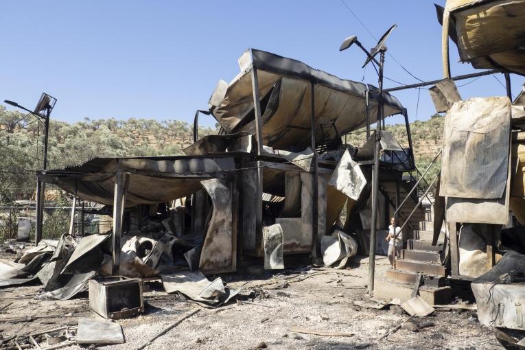 Dans la soirée du mardi 8 septembre, un incendie a ravagé le camp de Moria, à Lesbos, forçant 12 000 personnes à évacuer le site.