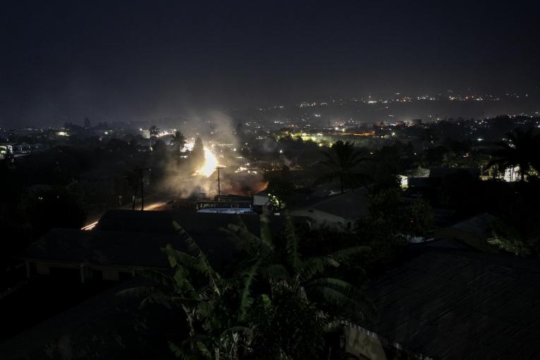 Vue nocturne de Bamenda, la capitale de la région du Nord-Ouest du Cameroun.