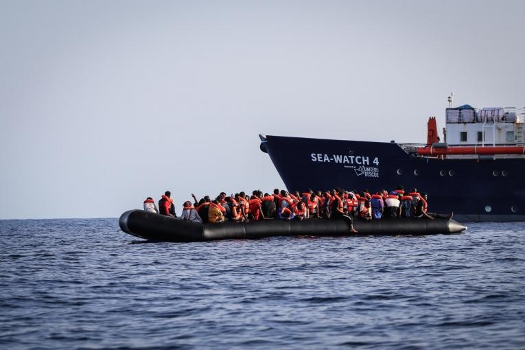 Opération de sauvetage en Méditerranée le 23 août 2020. 97 personnes ont embarqué à bord du Sea-Watch 4. 