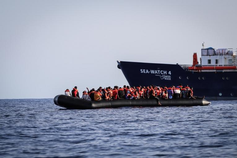 Opération de sauvetage en Méditerranée le 23 août 2020. 97 personnes ont embarqué à bord du Sea-Watch 4.