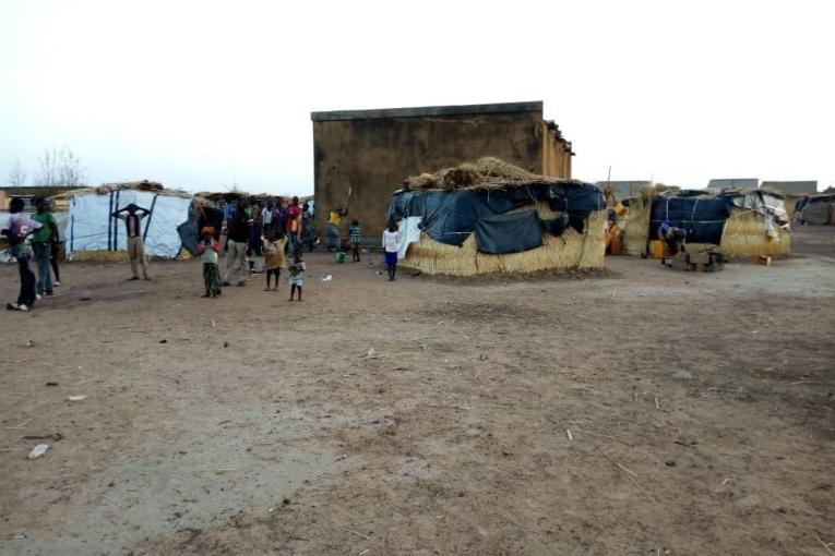 Des familles de personnes déplacées à Fada, dans l'est du Burkina Faso.