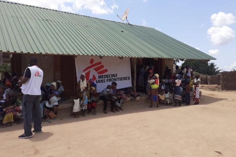 Alors que le conflit à Cabo Delgado s'intensifie, les équipes de MSF apportent des soins de santé aux personnes déplacées grâce à des cliniques mobiles. 