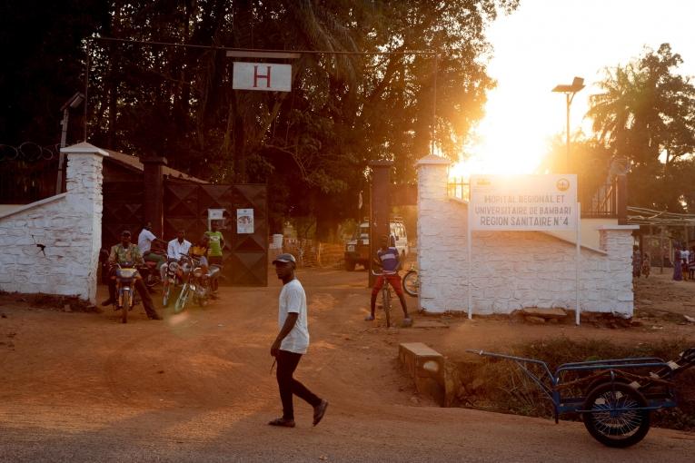 Vue de l'entrée de l'hôpital de Bambari. Décembre 2020. République centrafricaine.