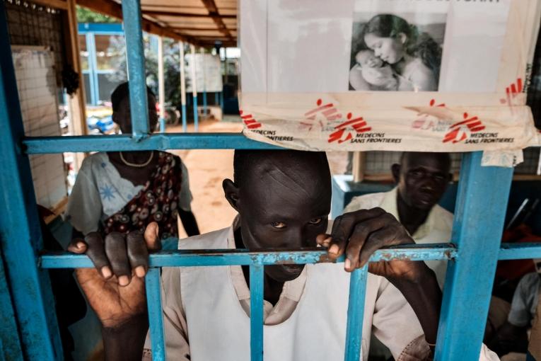 Un gardien à l'hôpital d'Aweil dans lequel les équipes MSF travaillent.