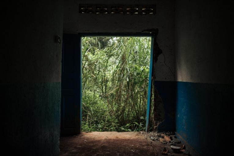Un couloir de l'hôpital général de Lita, attaqué et pillé par des hommes armés, en novembre 2019. Territoire de Djugu, province d'Ituri.