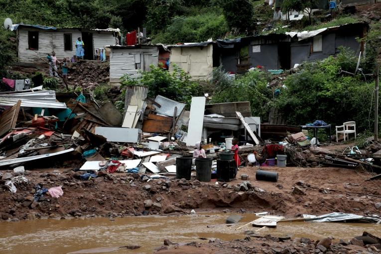 Vue d'une habitation détruite suite aux inondations. Afrique du Sud. 2022. 