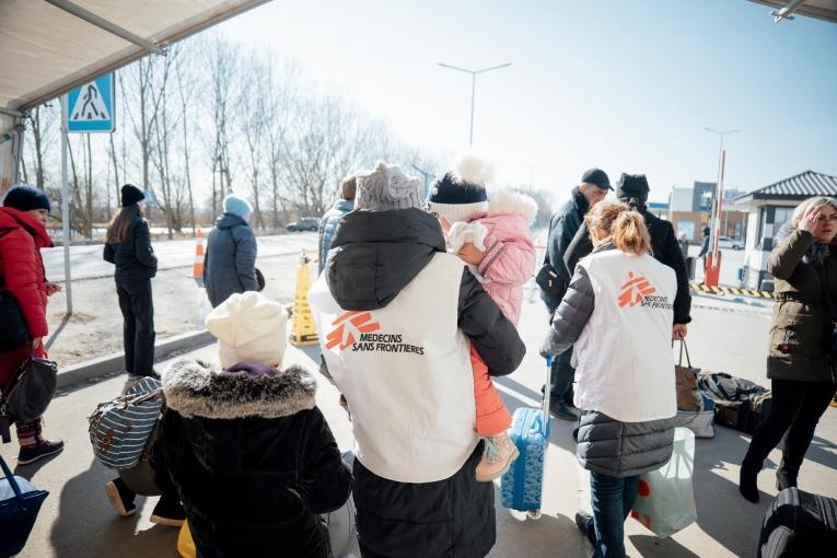 Adelina Ciumac et Olena Starovoitova, agents de santé communautaire MSF, accueillent les déplacés ukrainiens à Palanca, en Moldavie