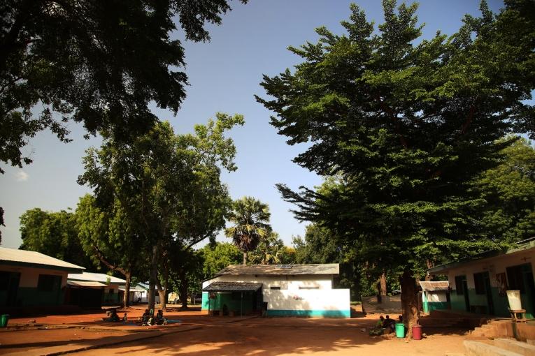 Vue de l'hôpital de Kabo, où un employé de MSF est décédé après avoir été blessé par balles. République centrafricaine.