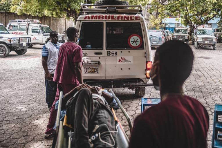 Port-au-Prince, Haïti, lundi 21 juin 2022. Ce patient, victime d'un traumatisme crânien, a été emmené au centre d'urgence MSF de Turgeau. 