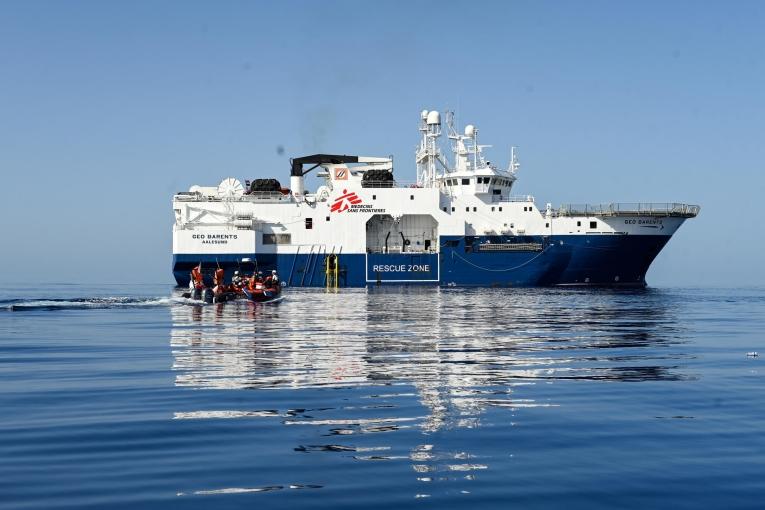 Vue du Geo Barents lors du sauvetage du 27 octobre 2022.