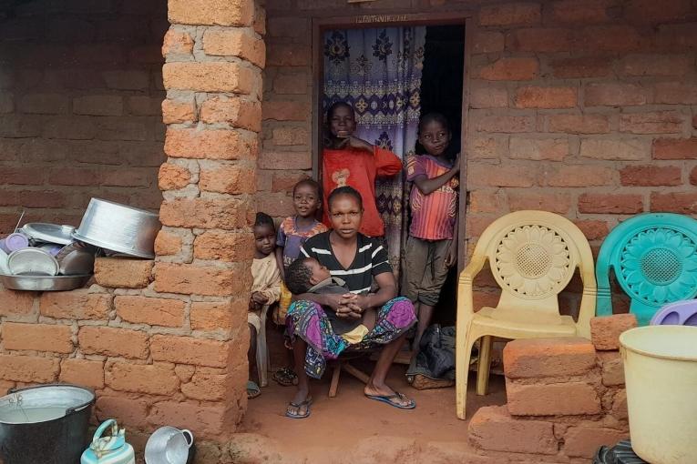 Diane et sa famille habitent le camp de PK3 situé à proximité de Bria. République centrafricaine. 2022.