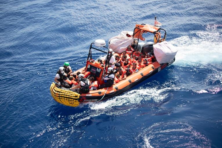 Opération de sauvetage réalisée par les équipes MSF du Geo Barents le 21 août 2022. Méditerranée centrale. 