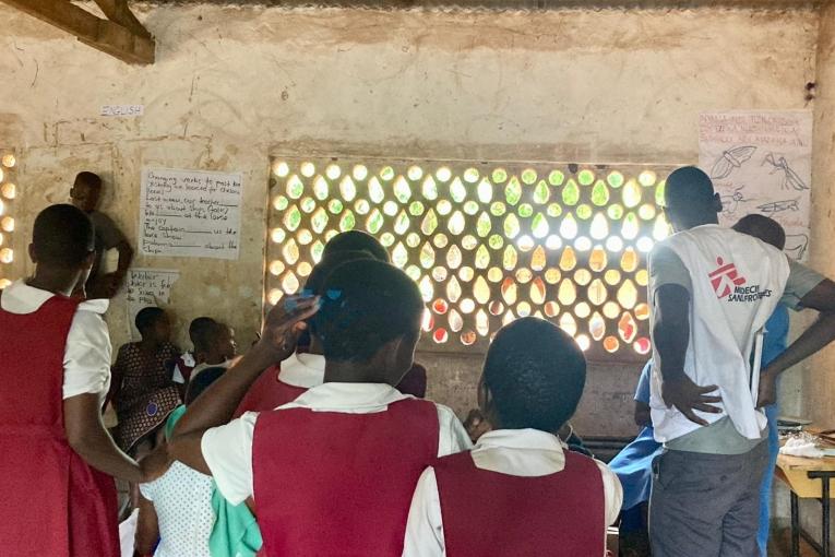 Les équipes MSF soutiennent le ministère de la Santé du Malawi pour la vaccination de près de 30 000 jeunes filles âgées de 9 à 14 ans contre le papillomavirus humain. 