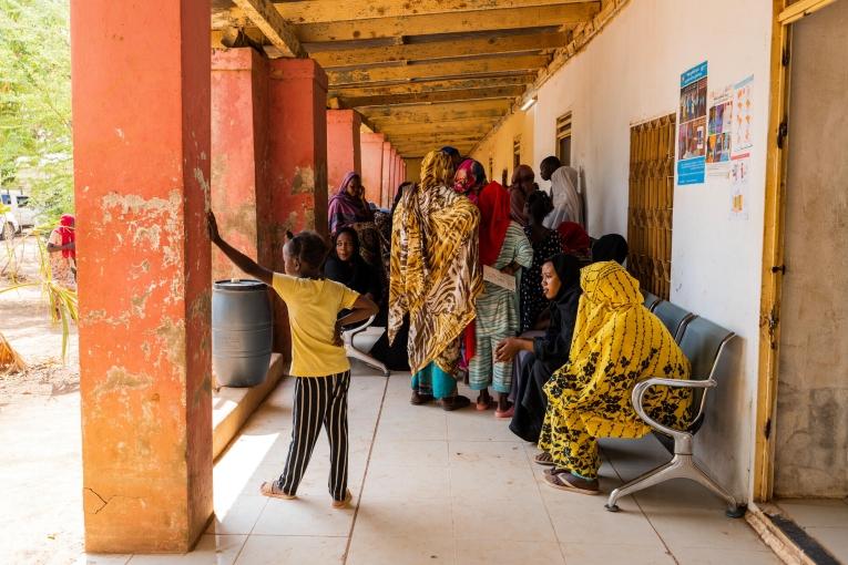 Une clinique mobile MSF dans un camp de déplacés de Wad Madani. Soudan. 2023.