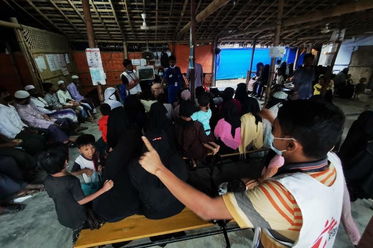 Salle d'attente de la clinique MSF de Jamtoli. Bangladesh. 2023.