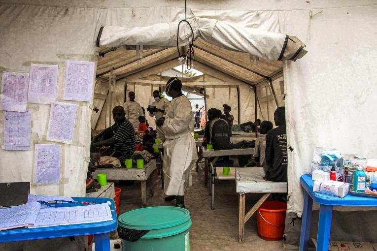 Vue d'une tente du centre de traitement du choléra installée par MSF dans l'hôpital général de Rutshuru. RDC. 2023.
