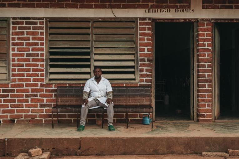 Dr Louis-Marie Sabio, directeur de l'hôpital de Bakouma dans la préfecture de Mbomou. République centrafricaine. Mars 2023.