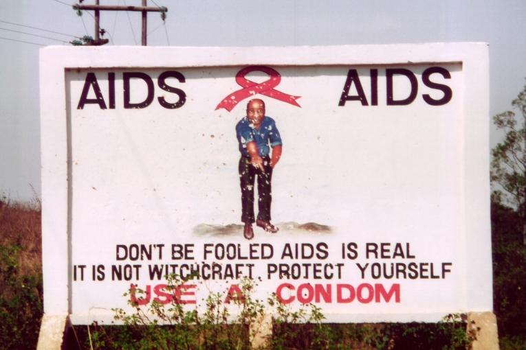 Un panneau de prévention contre le sida au Malawi en 2002.