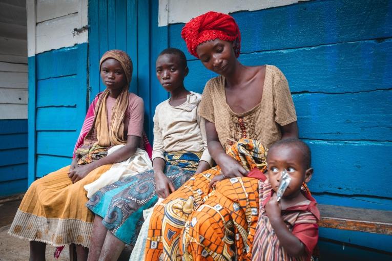 Iranda est venue au centre de santé de Masisi avec trois de ses six enfants pour une consultation médicale pour son plus jeune fils