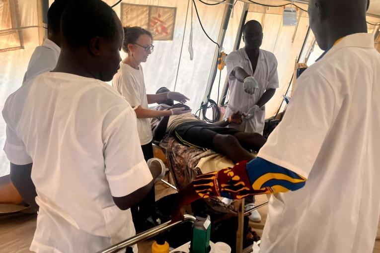 A Adré, au Tchad, de nouveaux patients arrivent alors que l'afflux de réfugiés soudanais s'accroît après l'intensification des combats à El Geneina.