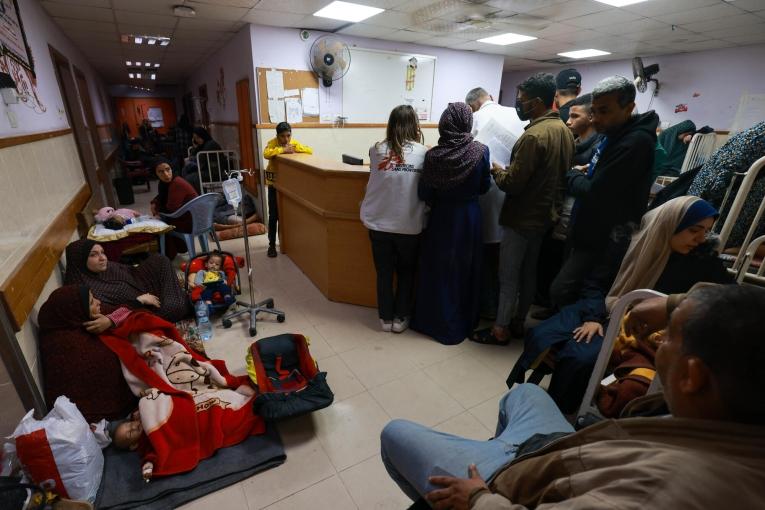 L'hôpital Al-Aqsa dans le centre de Gaza, accueillant patients et déplacés avant qu'il ne soit évacué