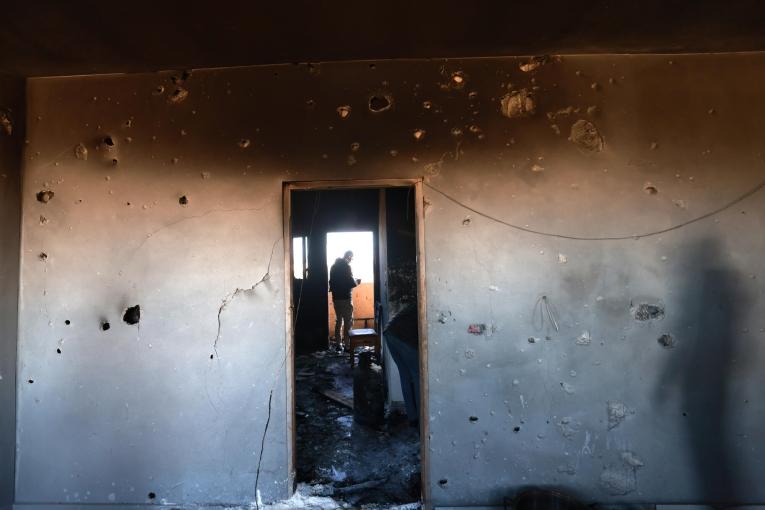 Dans la nuit du 20 au 21 février 2024, les forces israéliennes ont mené une opération à Al Mawasi, Khan Younis, Gaza, où un abri abritant le personnel de MSF et leurs familles a été bombardé