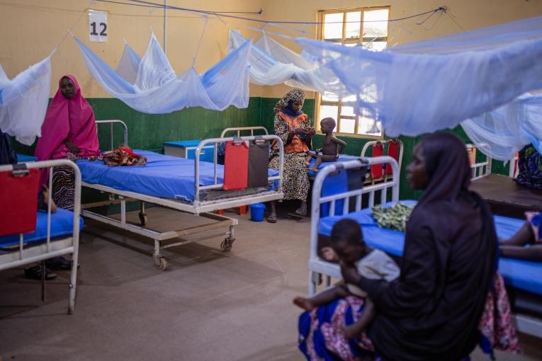 Vue d'une salle d'hospitalisation à l'hôpital général de Gummi, soutenu par MSF. Nigeria. 2023.