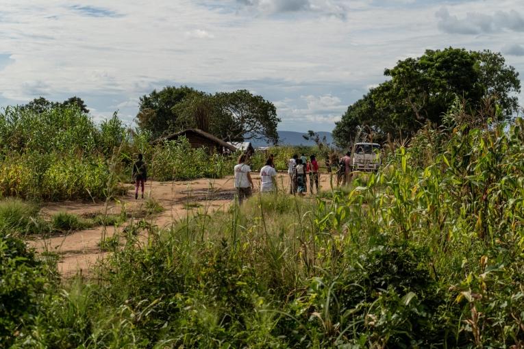 Une équipe MSF se rend dans un camp de déplacés. 2021.