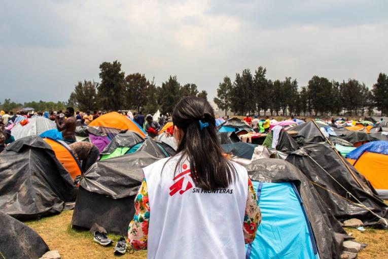Une docteure MSF visite un camp de migrants de Mexico. 2023.