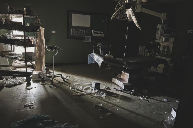 Palestine, Khan Younis, sud de Gaza, 23 avril 2024. Photographie prise à l'intérieur de l'hôpital Nasser, après que ce dernier a été assiégé et attaqué par les forces israéliennes.