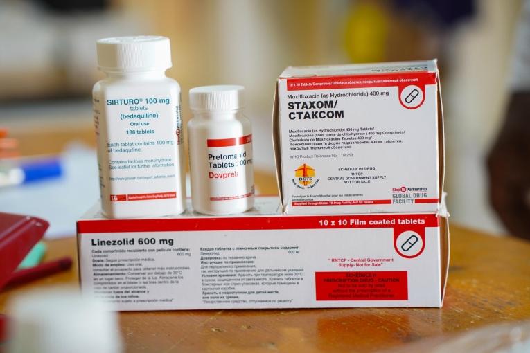 Médicaments comprenant de la bédaquiline, du prétomanid, du linézolide et de la moxifloxacine utilisés pour le traitement de la tuberculose résistante aux médicaments à l'hôpital régional de Mudug, soutenu par MSF, à Galkayo Sud, en Somalie en août 2024