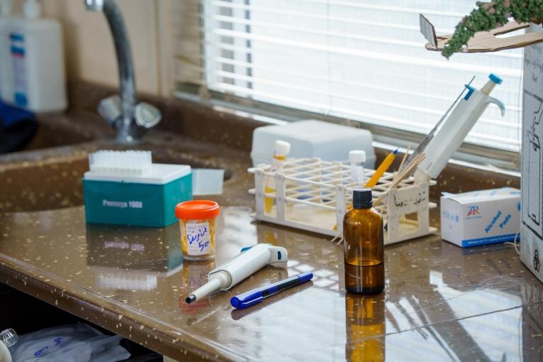 Laboratoire de l'hôpital Ibn Al-Baladi en Irak, où MSF soutient les services de diagnostic de la tuberculose et les activités de promotion de la santé. Septembre 2025