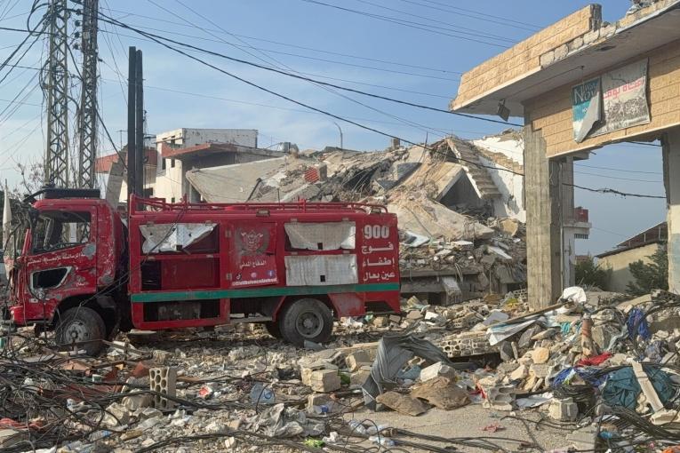 Un camion de pompiers à Ain Baal touché par une frappe israélienne 2025