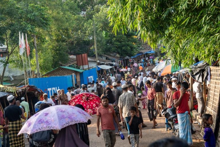 Vue d'un camp de réfugiés Rohingyas 