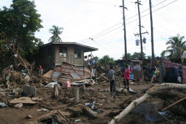 A Mindanao aux Philippines les rivières sont sorties de leur lit et ont inondé des villages et des quartiers entiers.