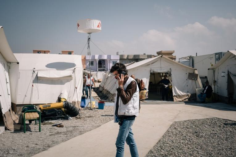 Jonathan Whittall dans l'unité de traumatologie que MSF a récemment ouverte au sud de Mossoul en Irak.