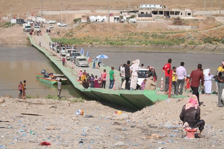 Après les violents affrontements entre les forces de l’Etat Islamique et les forces kurdes à Sinjar ainsi que dans d’autres régions à l’ouest du Kurdistan plus de 200 000 personnes ont dû prendre la fuite.