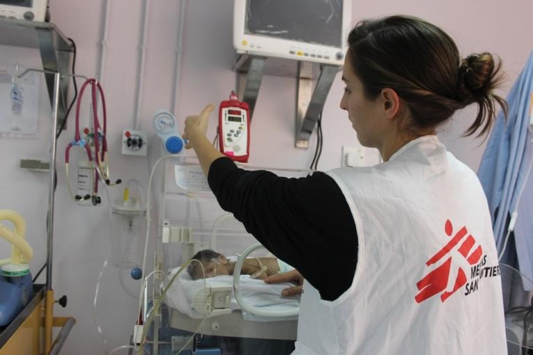 Abdullah pesait 2 4kg à sa naissance. Il a pris du poids lors de son séjour à l'unité néonatale de l'hôpital MSF d'Irbid spécialisé dans les soins de santé maternelle et infantile.