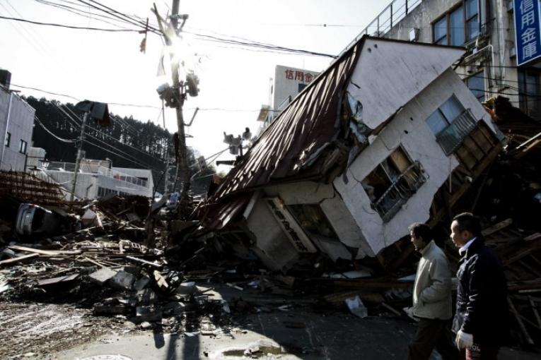 Dans la préfecture de Miyagi un quartier de la ville de Kesen Numa après les tsunamis  12 mars 2011