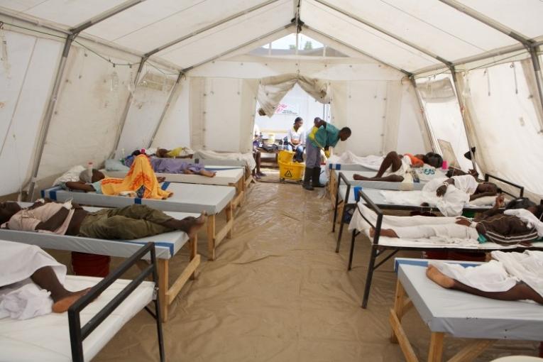 Un centre de traitelent du choléra (CTC) de MSF à Port au Prince en Haïti. Décembre 2010.