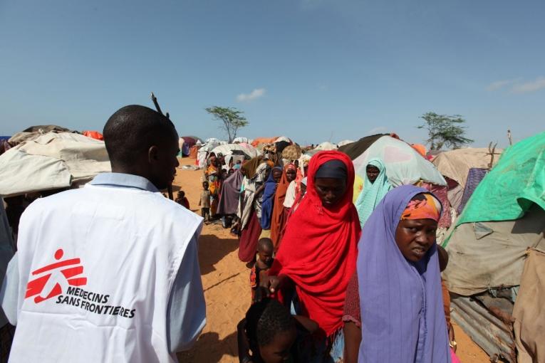 MSF poursuit ses autres projets en Somalie mais réduit de moitié son assistance dans la capitale.