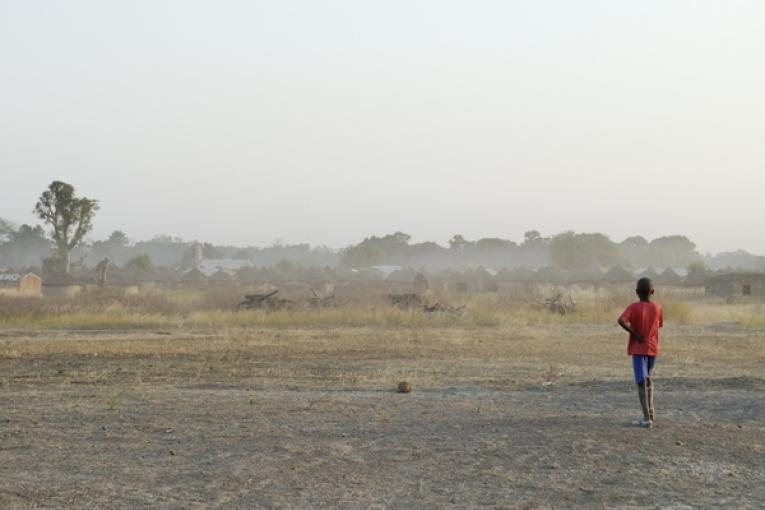 Deux semaines après le début des opérations militaires au nord Mali MSF continue de travailler dans les régions de Mopti Gao et Tombouctou. Hier matin une équipe médicale de MSF a pu se rendre à Konna une ville située dans la zone charnière de co