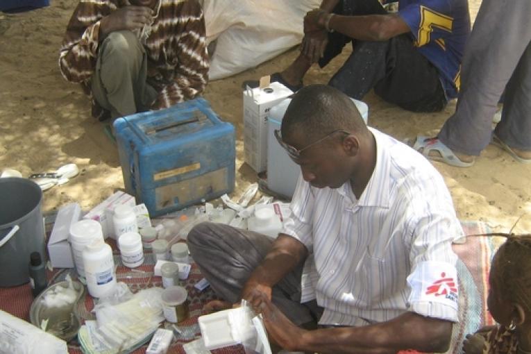 Consultations médicales dans les environs de Tombouctou.