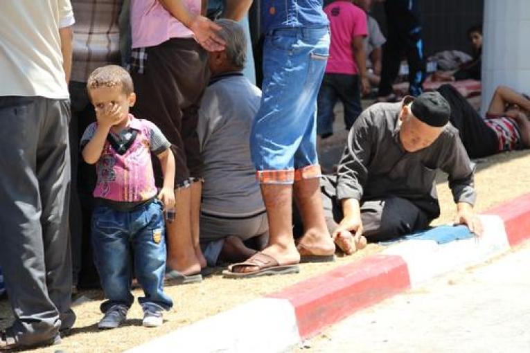 Familles déplacées par les bombardements et réfugiées dans l'enceinte de l'hôpital Shifa