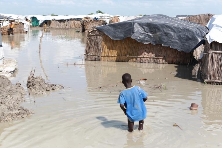 "La majeure partie du camp baigne jusqu’aux genoux dans les eaux usées."