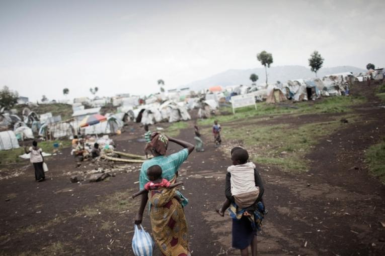 Depuis novembre 2012 50 000 déplacés ont fui les violences dans la province du Nord Kivu et se sont installés à Bulengo près de Goma. L’aide humanitaire y est largement insuffisante. MSF est aujourd’hui l’une des rares organisations à y interv