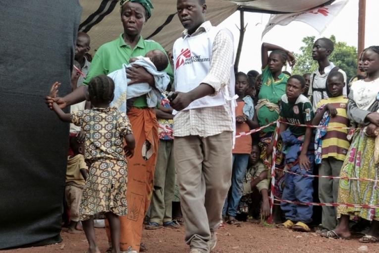 Zone de triage du dispensaire MSF de l'aéroport de Bangui décembre 2013